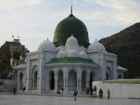 mazar-sharif-darbar-e-alia-ghamkol-sharif-hazrat-khwaja-zinda-pir-sahib-ra-outside-view.jpg